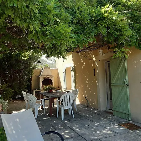 Sous La Glycine De Scham Ferienhaus